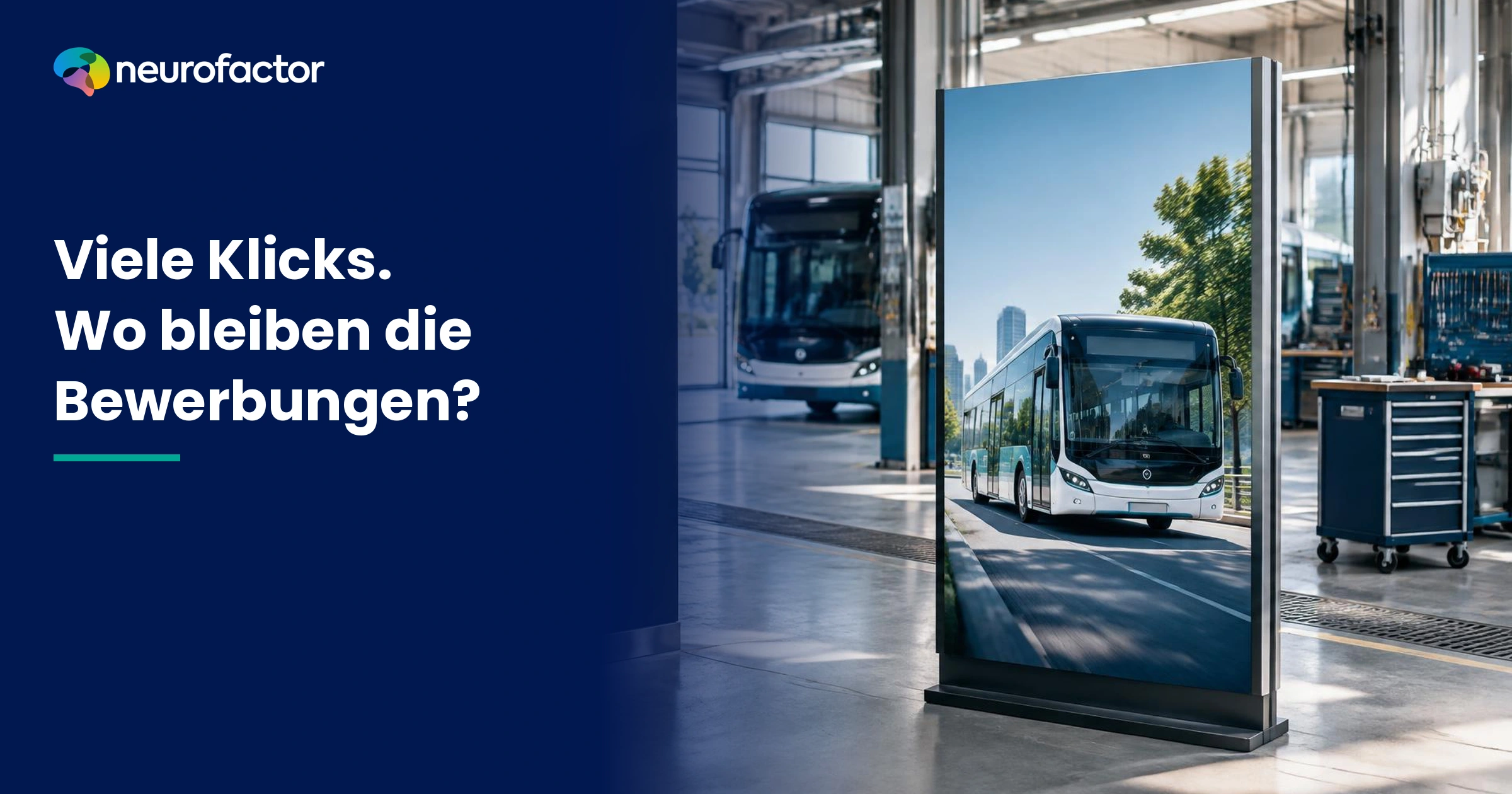 Fiktive Recruitingkampagne für Elektromobilität auf einem Bildschirm in einem Wartungsdepot.