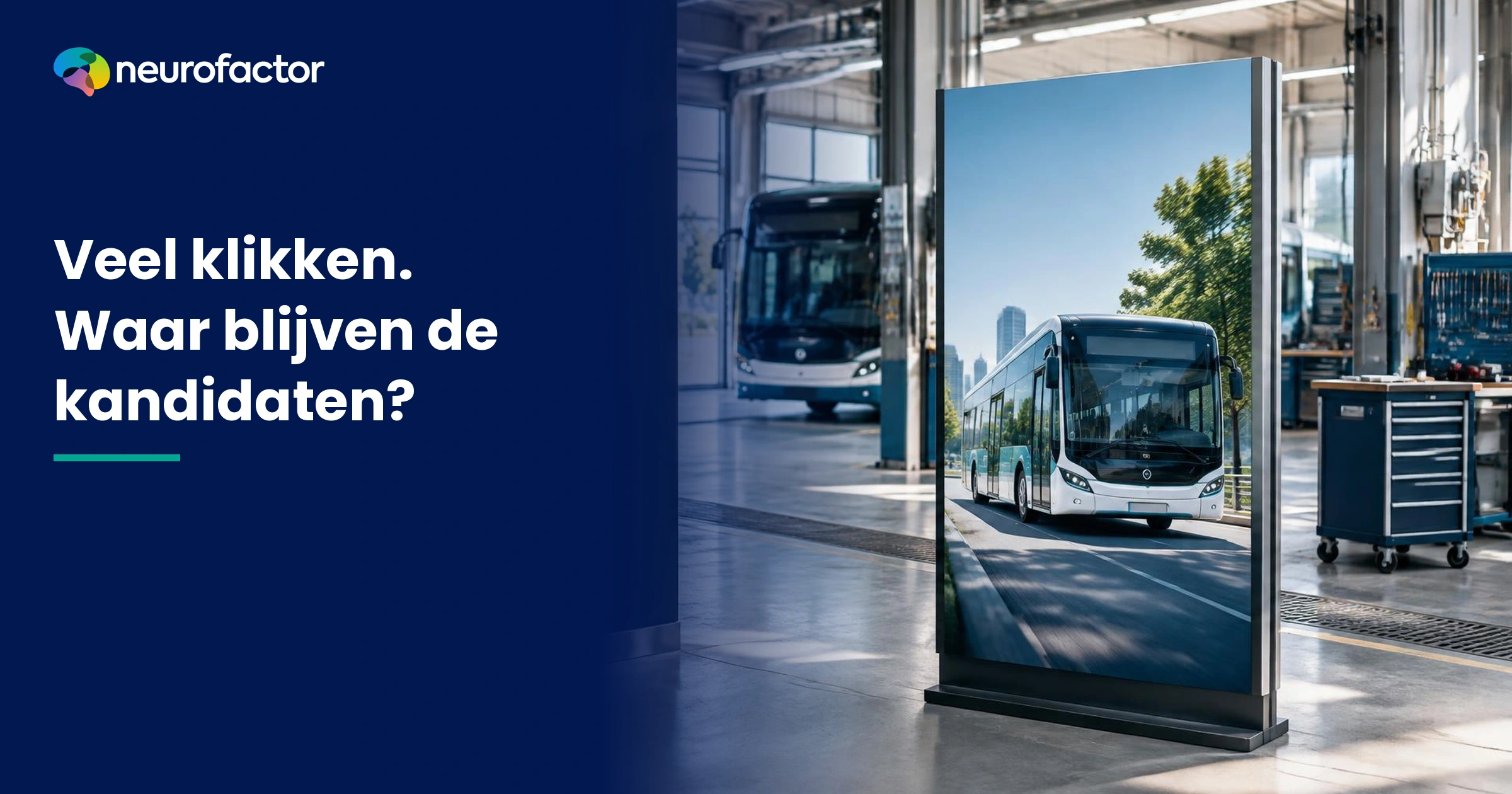 Fictieve recruitmentcampagne voor elektrische mobiliteit op een scherm in een onderhoudsdepot.